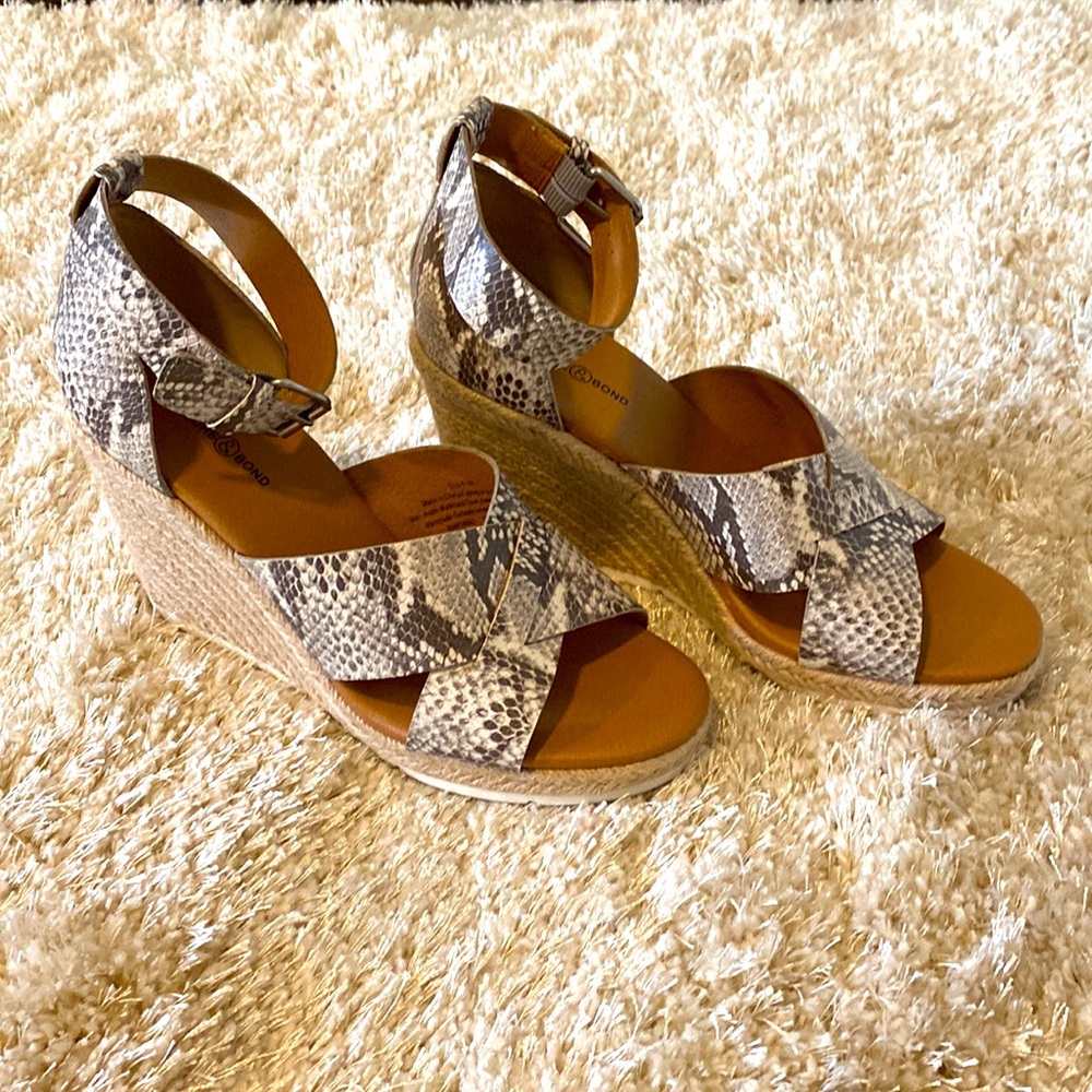 Treasure & Bond wedge size 8.5